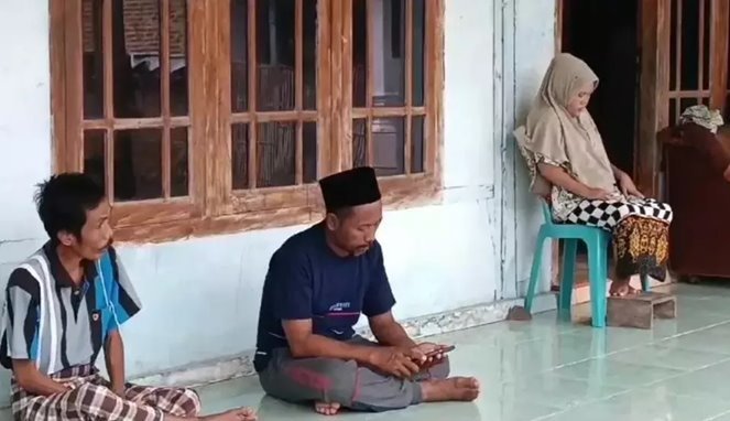 Suasana rumah milik ibu yang kepala bayinya tertinggal di dalam rahim saat persalinan