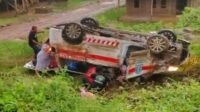 Ambulans milik RSUD Datu Pancaitana Bone terjun ke jurang
