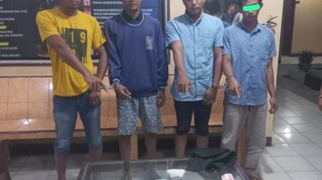 Para pelaku perampokan diamankan polisi.