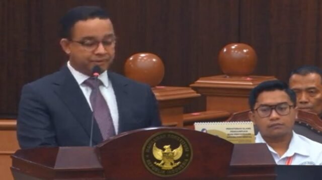 Anies Baswedan saat menyampaikan pernyataan dalam sidang perdana sengketa hasil Pilpres di Gedung Mahkamah Konstitusi (MK)