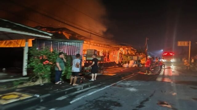 Tiga rumah terbakar