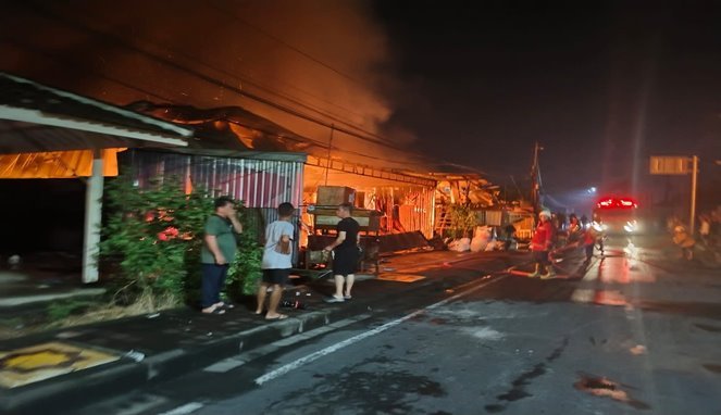 Tiga rumah terbakar
