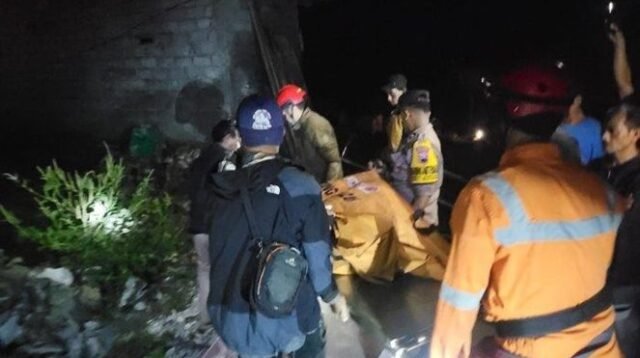 Pemulung di Bawen Tertimpa Tembok, Hendak Cari Besi Bekas