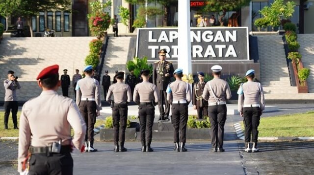 Sejumlah personel Polda Sulbar yang dilakukan Pemberhentian Tidak Dengan Hormat (PTDH) atau pemecatan terkait penyalahgunaan narkoba dan kasus percaloan penerimaan casis Bintara Polri