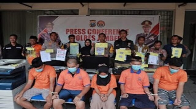 Pemalsuan Dokumen di Jember Terbongkar: Polisi Tangkap Lima Pelaku dan Sita Ratusan Dokumen Palsu