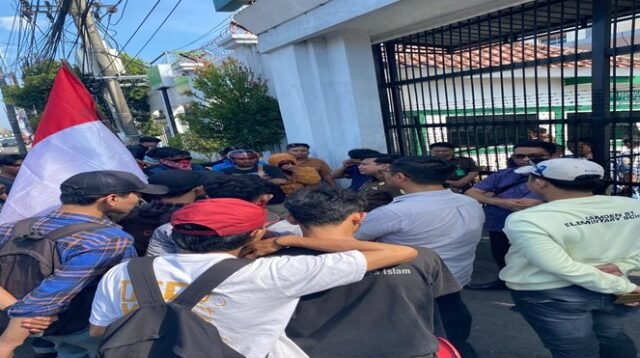 Teriakan Tangkap Mafia Proyek Irigasi Menggema di Depan Kejati Sulsel!