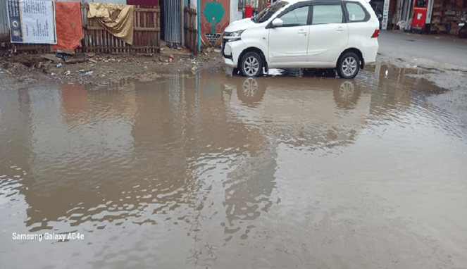 Drainase Tersumbat, Kantor Desa Bontoloe Jadi Titik Banjir Baru