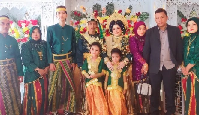 Tradisi dan Kehangatan Keluarga Warnai Pernikahan Keponakan Ketua SEKAT-RI
