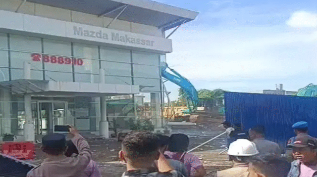Eksekusi Lahan Showroom Mazda di Jalan Pettarani Makassar Berlangsung Tegas
