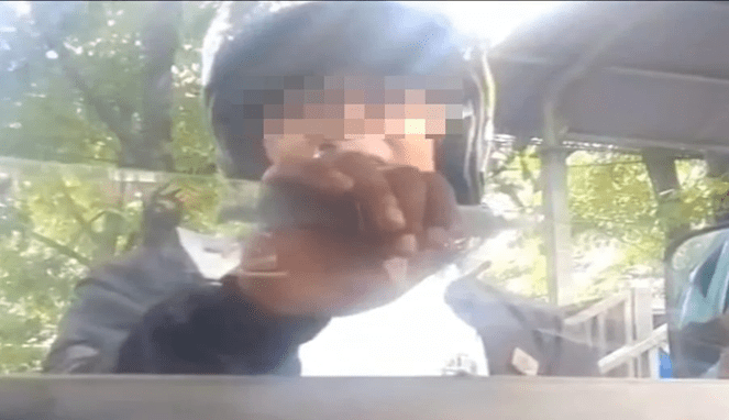 Ngaku dari RB, Sekelompok Preman Paksa Sopir Pete-Pete Setop Narik