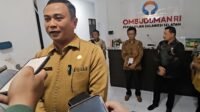 Sekda Tana Toraja Seusai Diperiksa di Kantor Perwakilan Ombudsman RI Propinsi Sulawesi Selatan
