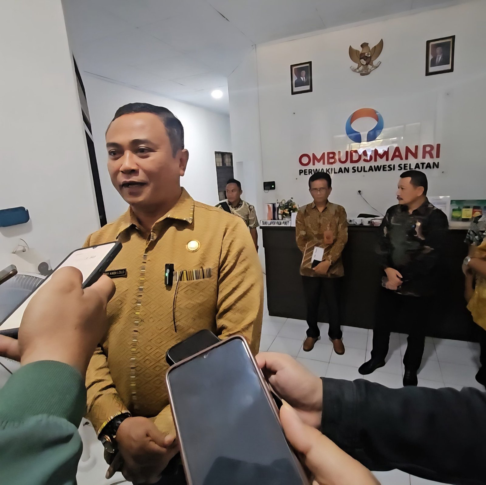 Sekda Tana Toraja Seusai Diperiksa di Kantor Perwakilan Ombudsman RI Propinsi Sulawesi Selatan