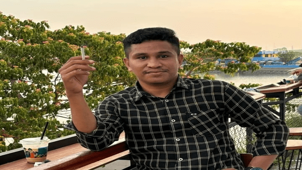 Stiker Dibalas Protes! Aksi Mahasiswa Meledak di Depan Kejati