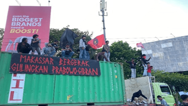 Teriakan Gulingkan Prabowo-Gibran Menggema di Makassar, DPR Jadi Sasaran