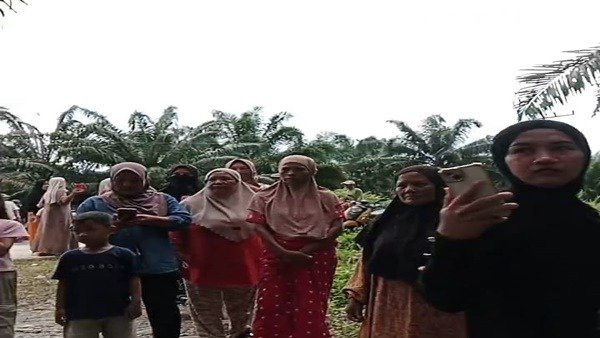 Konflik Memuncak! Warga “Kepung” Yon TP 868 Minta Lahan Dikaji Ulang
