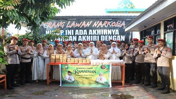 Satresnarkoba Polres Takalar Tebar Kebaikan di Bulan Suci Ramadan