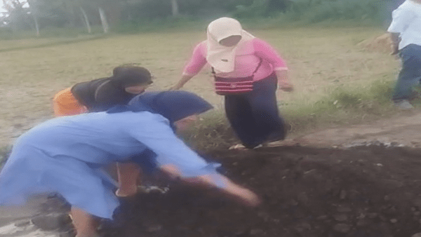 Jalan Rusak Parah, Warga Sindir Pedas, Pemerintah Hanya Pandai Berjanji