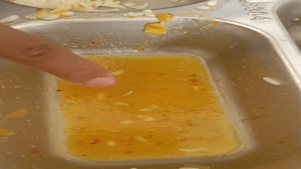 Siswa SMKN 2 Bone Temukan Ulat dalam Paket Makanan MBG, Sejumlah Siswa Alami Sakit Perut