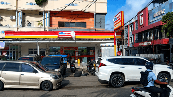 Alfamart Parepare Bikin Heboh, Dua Gerai Distop, Satu Diduga Dapat Perlakuan Khusus