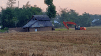 Ekskavator Menggali di Tengah Sawah, Dugaan Tambang Tanpa Izin Gegerkan Warga Gowa