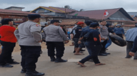 Sosok Mengaku “Preman” Muncul di Demo Nelayan, Ada Apa?