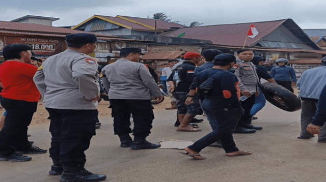 Sosok Mengaku “Preman” Muncul di Demo Nelayan, Ada Apa?